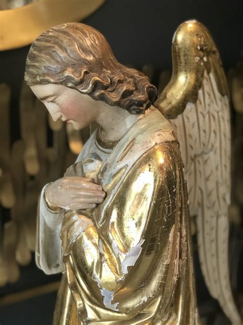 A pair of large 18th century Italian carved giltwood praying angels c.1790 - European Antiques