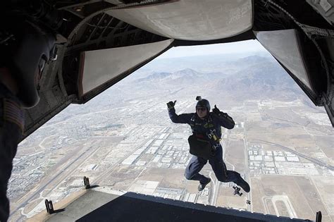 Skydiver Parachuting Fall Parachute Jumping Parachutist Skydiving