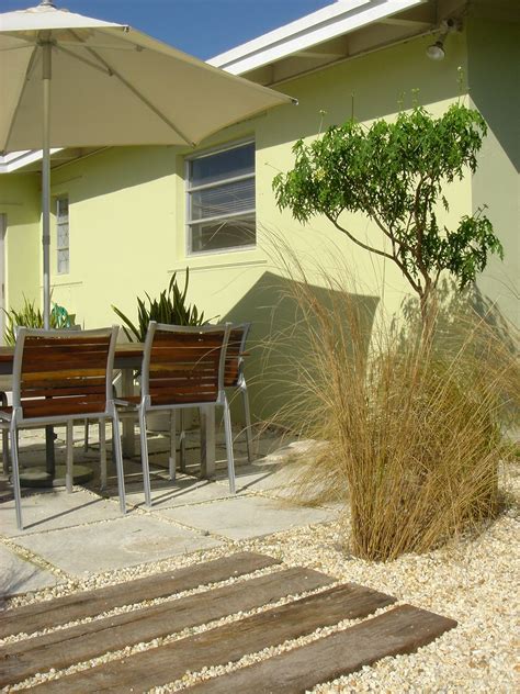 Galería de square paver patio ideas. Square paver patio - modern outdoor living. | Modern ...