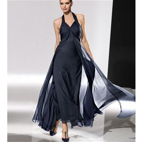 They also make and sell apparel from their own brands as well as third party brands. robe de soiree courte 3 suisses