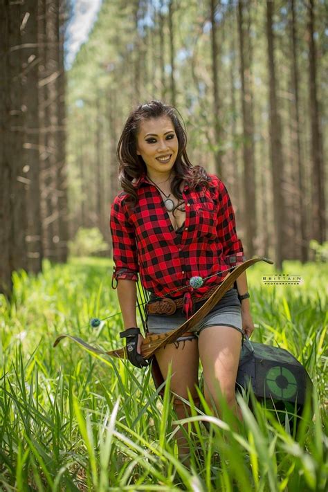 Pin By Dave Mortensen On Archery Archery Girl Bow Hunting Girl Bow