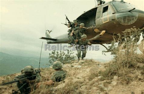 Vietnam Krieg Us Army Door Gunner Foto Huey Hog Uh 1c Hubschrauber