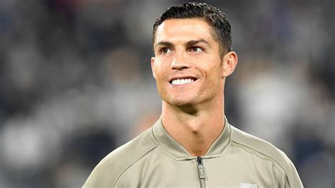 Cristiano ronaldo dos santos aveiro) родился 5 февраля 1985 года в фуншале (о. Cristiano Ronaldo finally speaks on Zidane's return to ...