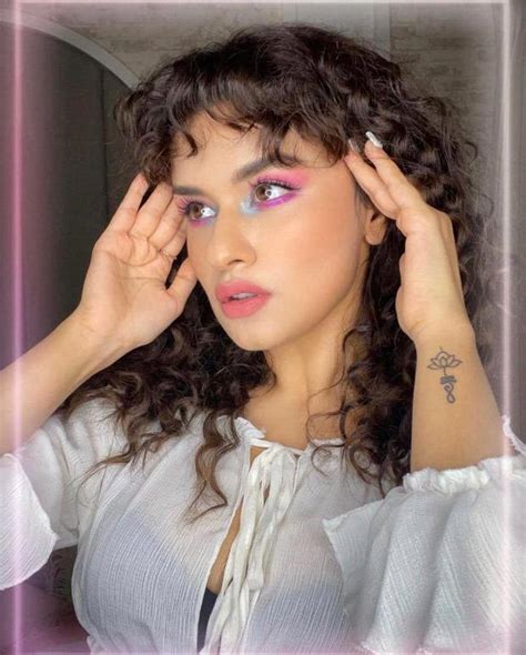 Avneet Kaur Opts For Trendy Pastel Makeup Look Which Is Perfect For