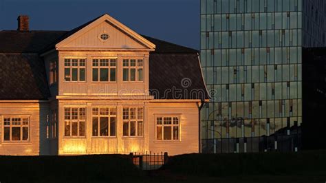 Hofdi议院在雷克雅未克冰岛 库存照片. 图片 包括有 戈尔巴乔夫, 吸引力, 没人, 户外, 人们, 地标 - 61076848