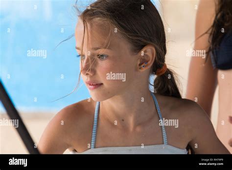 Bikini Mädchen Sommer 12 Jahre Alt Fotos Und Bildmaterial In Hoher Auflösung Alamy