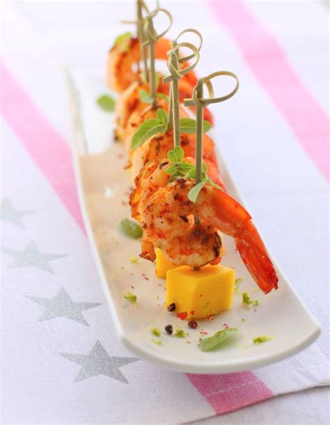 Serve a chilled appetizer salad loaded with crab, avocado, and fresh parsley. Shrimp and mango perfect combo! (With images) | Bite size ...