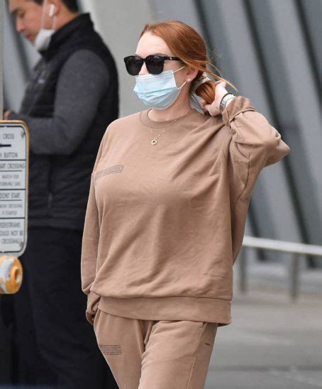 Lindsay Lohan Steps Out In New York City Lindsay Lohan Picture 107753982 454 X 548