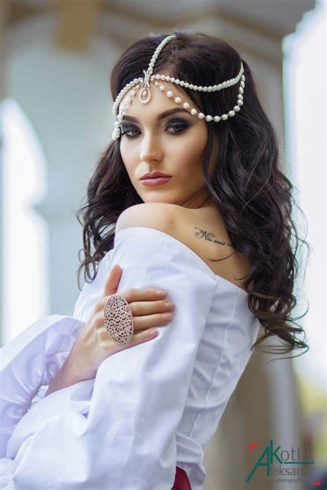 Men are looking incredibly attractive and smarter with this dapper haircut. Head Jewelry Chain, Gatsby Hair jewelry chain, Bridal ...