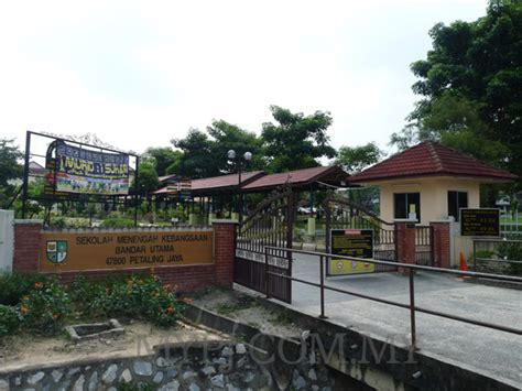 Selamat tahun baharu saya ucapkan semoga dengan azam yang baharu kita. Sekolah Menengah Kebangsaan (SMK) Bandar Utama, SS 21 ...