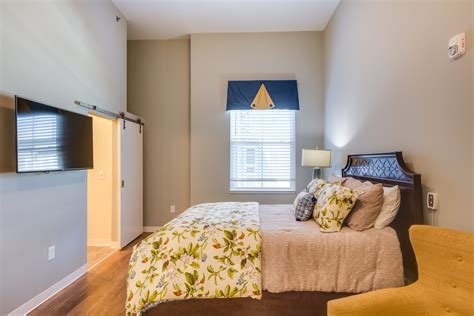 Memory Care - Indigo Hall | Luxury Senior Living