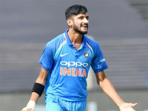 Khaleel ahmed is an international cricketer, he plays for india team for limited over cricket. Khaleel Ahmed Gets Badly Trolled On Twitter After India's ...