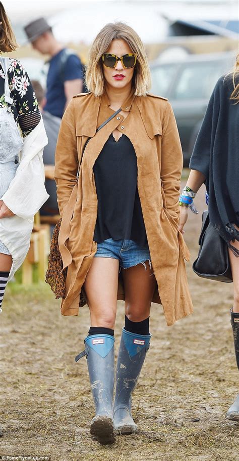 Caroline Flack Shows Off Legs As She Leads Fashion Pack At Glastonbury Festival Daily Mail Online