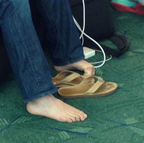Pin By Fred Flinstone On Candids Barefoot Guys Mens Flip Flop Male Feet