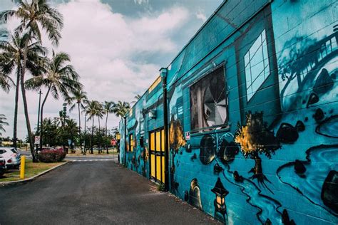 A Guide To Kakaako Mural Hunting In Honolulus Coolest