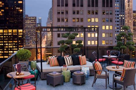 25 Best Rooftop Bars In Nyc With Epic Skyline Views Hotel Rooftop Bar