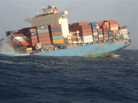 Pin By Cynthia On Shipwrecks Ship Breakings Ships Collision