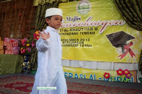 Mereka kreatif, tahan lama dan mesra alam! animasi: Pakaian Beragam Kanak-kanak Islam