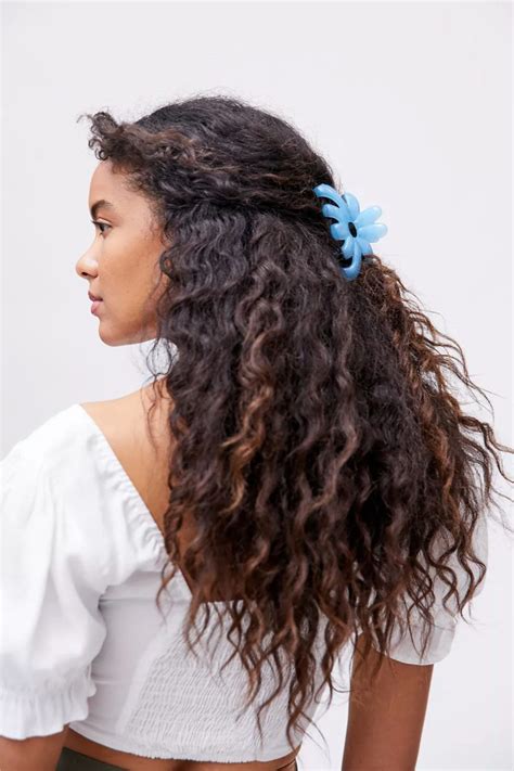 Flower Claw Clip In 2021 Curly Hair Styles Hair Long Thick Hair