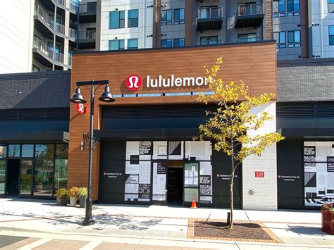 Sign Goes Up At Lululemon Store In One Loudoun The Burn