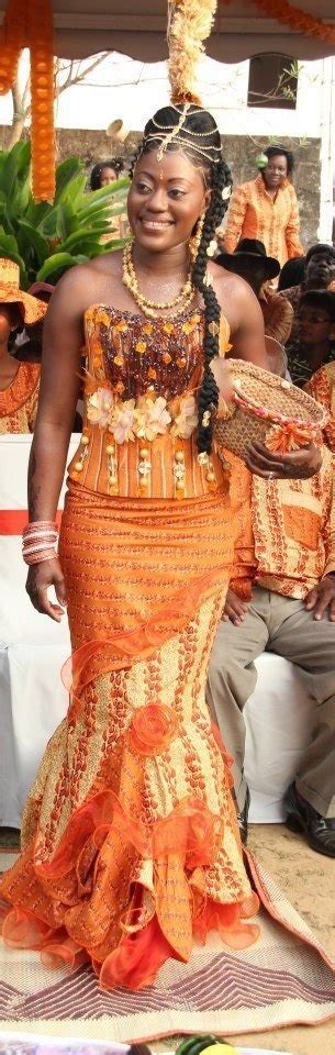 Robes De Mariée En Tenue Traditionnelle Africaine