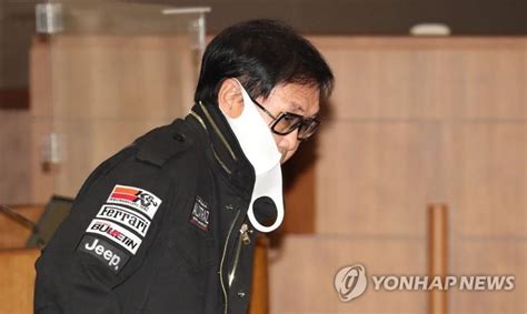 과거부터 그는 쩌렁쩌렁한 성량과 정확한 음정, 박자감각을 가지고 있었다. '무죄 확정' 조영남, 작품 가격 보니…"1천만원에서 2천만원 선 ...