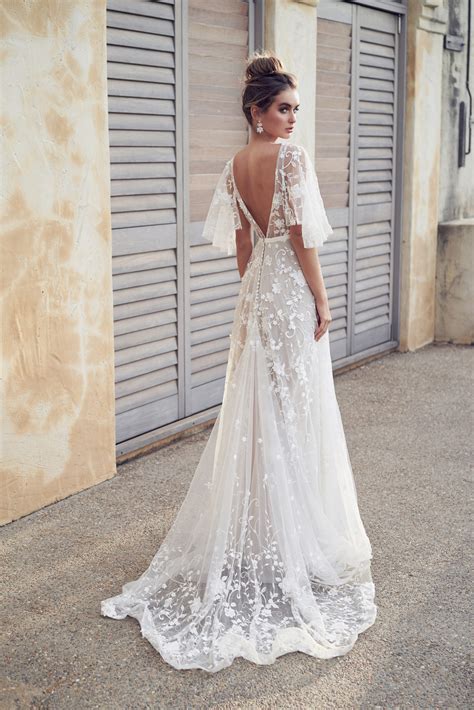 Https://tommynaija.com/wedding/best Wedding Dress For Petite Hourglass Shape