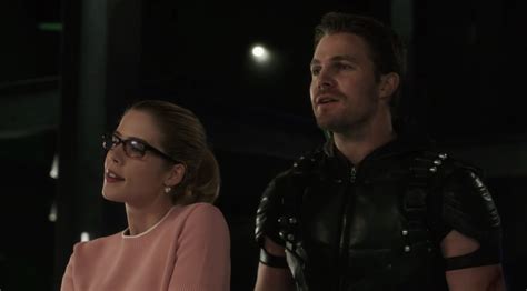 Arrow Oliver And Felicity Work Through Trust Issues To Survive