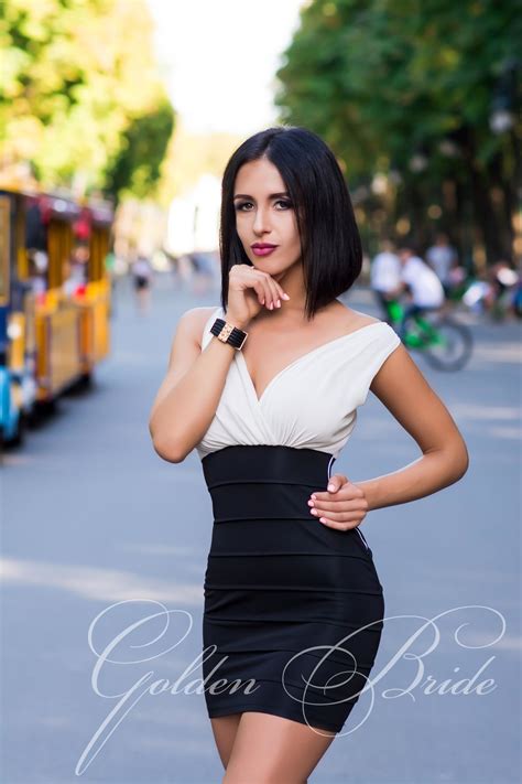 Y O Anna From Kharkiv Ukraine Blue Eyes Black Hair Id Goldenbride Net