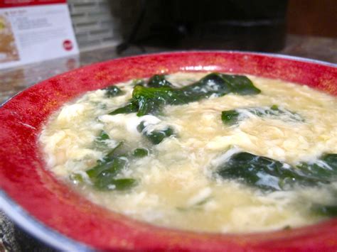With lots of spinach, onions, and parmesan, it's incredibly flavorful! Spinach Egg Drop Soup | Egg drop soup, Soup, Spinach egg