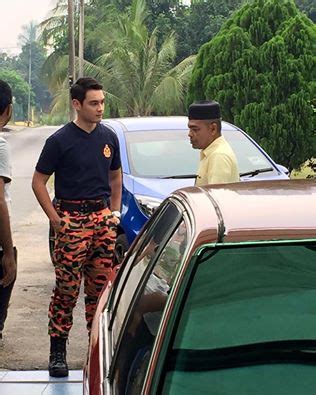 Dia membawa lily ke rumah datuknya. Drama Novel : Abang Bomba I Love You