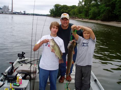 Mlf bass fishing digital magazine & more! Mississippi River Pool 9 Fishing Guides - Allamakee County ...