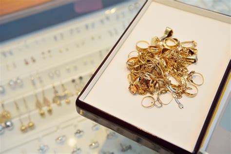 Buying Jewellery From A Pawnbroker Is It Worth The Price Alternative Economics