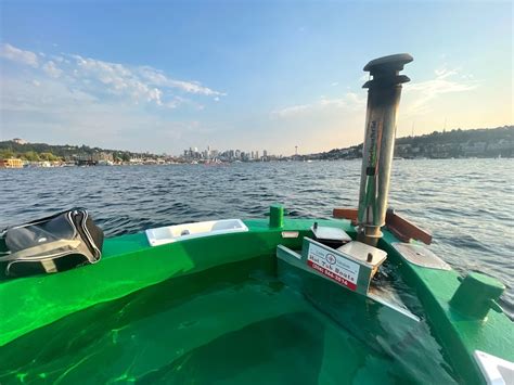 Review Seattle S Lake Union Hot Tub Boats Back To The Passport