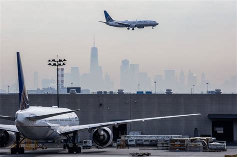 Ticket Prices Fall At Newark Liberty International Airport Wsj