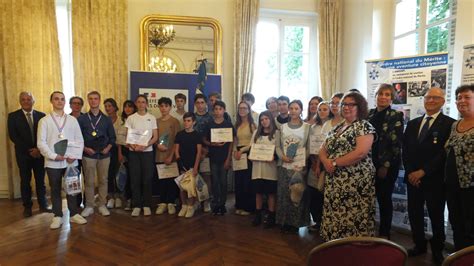 Niort Des Coll Giens Et Lyc Ens R Compens S Par Le Prix De L