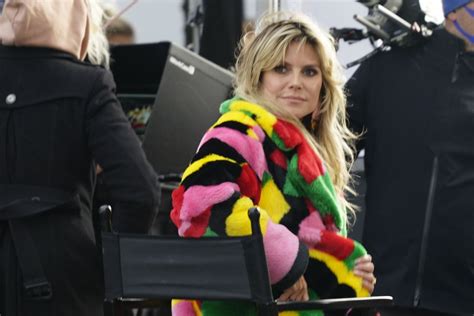 Passend dazu müssen sie auch einen catwalk absolvieren, der diese woche das stellt die „meeedchen bei germany's next topmodel vor zusätzliche hindernisse. HEIDI KLUM on the Set of New Season of Germany's Next ...