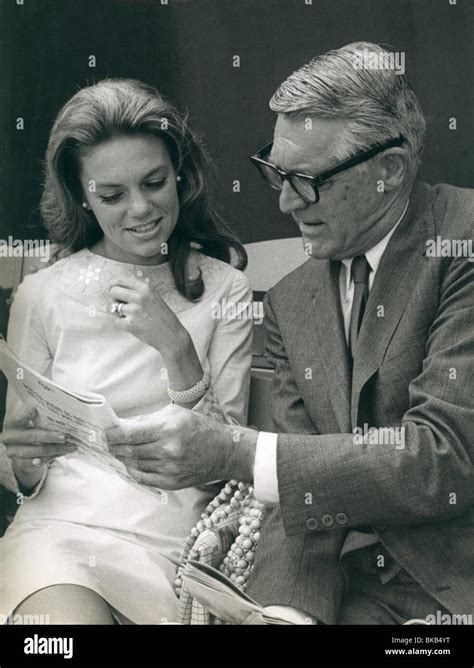Cary Grant Portrait With Dyan Cannon 1966 Crgr 026p Stock Photo Alamy