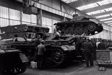 23 Amazing Vintage Photographs Taken Inside Wwii Tank Factories