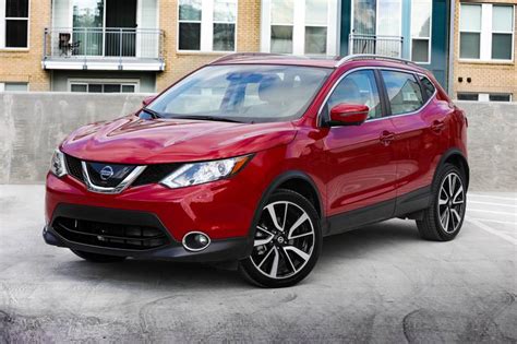2020 nissan rogue sport review. 2018 Nissan Rogue Sport Review & Ratings | Edmunds