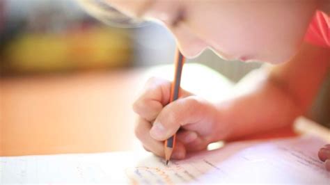 Un Enfant écrit Une Lettre à Son Père Au Paradis Et Reçoit Une Réponse