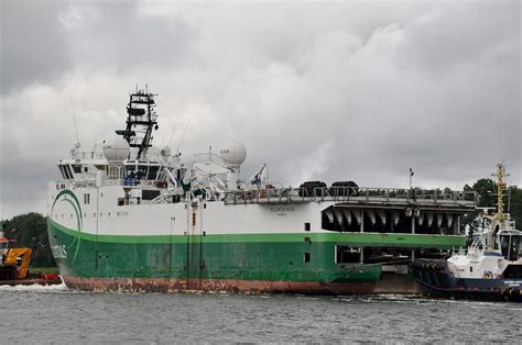 The company describes itself as having a strong environmental focus that aims to decrease emissions to both sea and air. 6 polarcus nadia (2) | Tugspotters.com