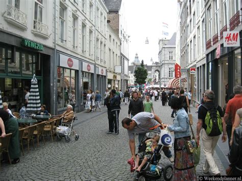 Nieuwstraat (brussels), a street in brussels. Nieuwstraat Maastricht