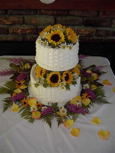 Pictures of sunflowers cake designs. Wedding Cakes Pictures: Sunflower Wedding Cakes