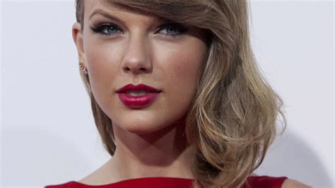 ny times essay speculating over taylor swift s sexuality sparks backlash