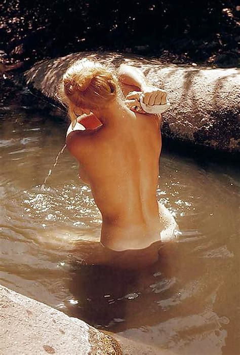 Jennie Garth Nude Pics