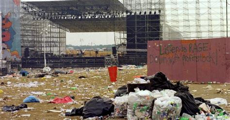 Woodstock 99가 그렇게 기념비적인 실패를 한 이유는 다음과 같습니다 HisTimes
