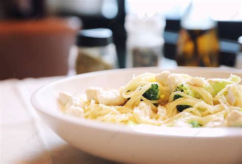 Chicken And Broccoli Alfredo Spaghetti With White Sauce Served At