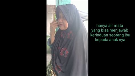 Iwan fals mengaku bahwa ia kadang tak bisa menahan air matanya ketika menciptakan lagu ini. AIR MATA IBU -- Nontonnya Tak Kuasa Nahan Air Mata - YouTube