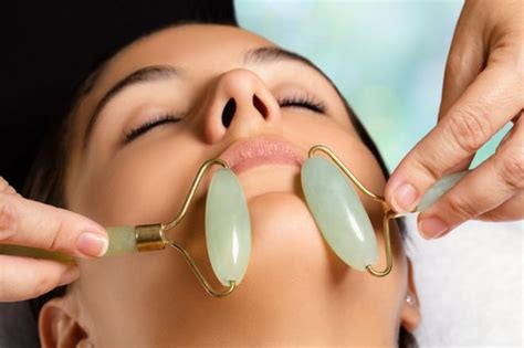 The Right Way To Use The Jade Facial Roller Funzug